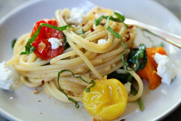 cacio e pepe twirled pasta