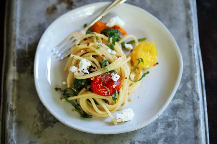 cacio e pepe served